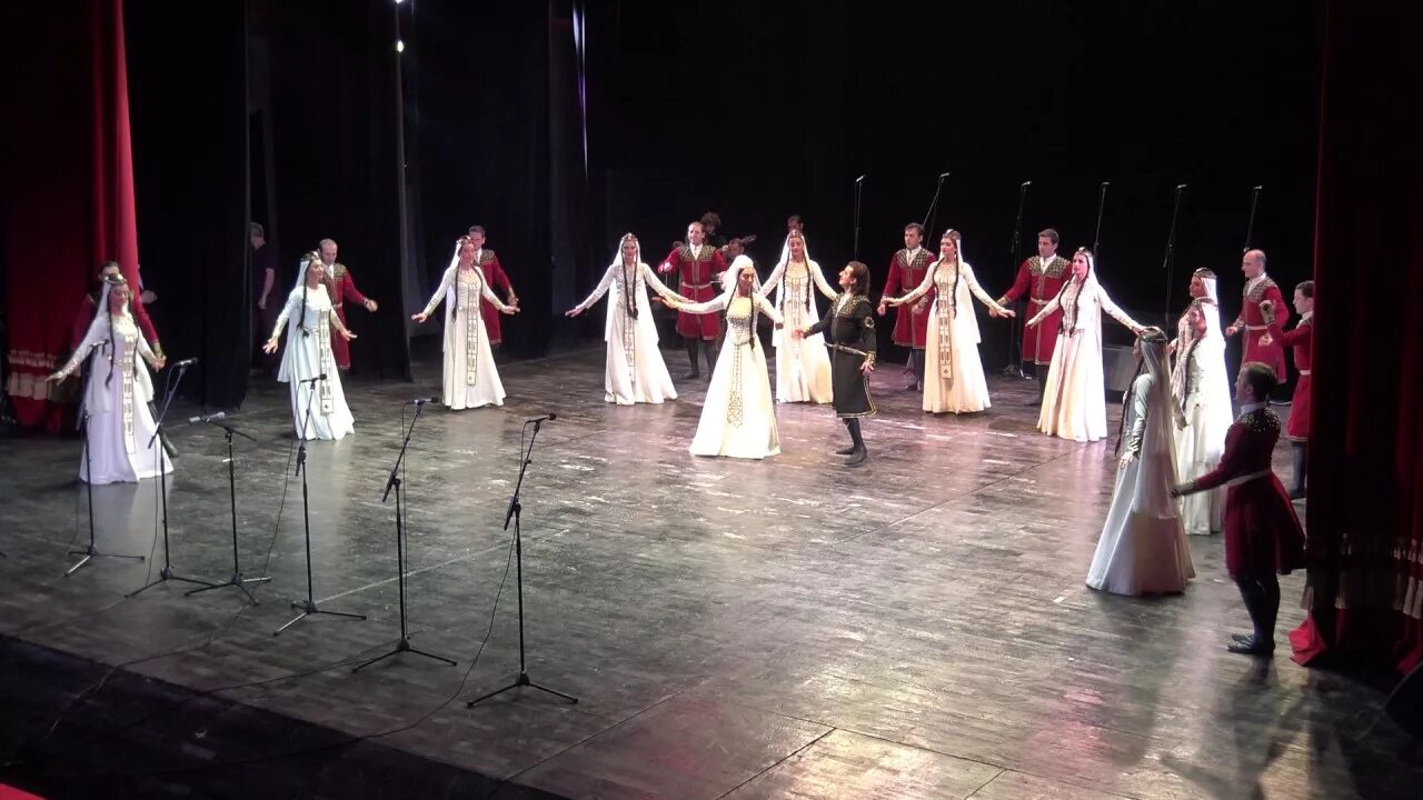 Абхазский танец музыка. Концерты государственных ансамблей народного танца в краснодаре. Культура абхазии. Ансамбль абхазии. Абхазские танцы.