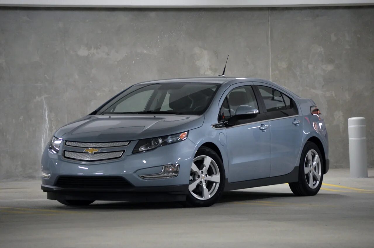 Шевроле гибрид. Chevrolet Volt 2013. Chevrolet Volt 2014. Chevrolet Volt 2. Шевроле вольт 2016.