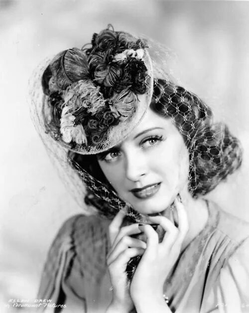 шляпка в стиле 20-х. головной убор 30 годов. шляпы 40-х годов. шляпки 1930-е годов ссср. шляпки в стиле 20х годов.