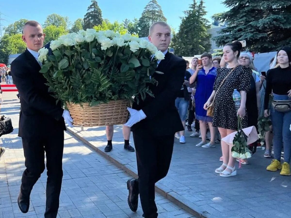 Прощание три дня дождя дата. Прощание со знаменитостями.