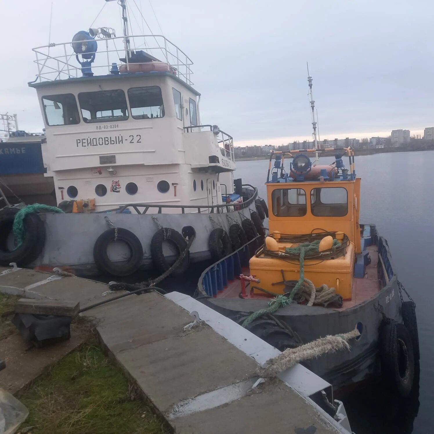 балаковский судостроительный завод. палуба. гидрографический катер юрий осокин.