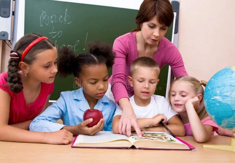 Sol australia pe teacher. Teaching degrees. Teaching degrees. Студенты учат язык. Teacher kids.