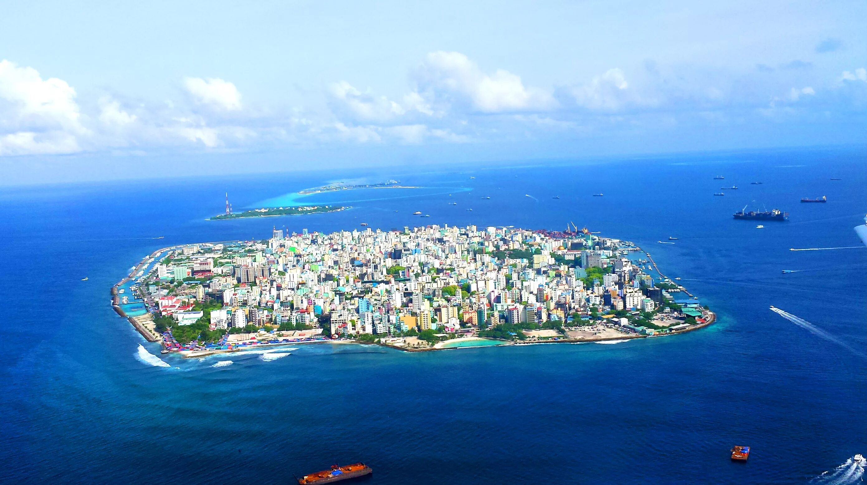 Столица Мальдивской Республики. Остров Мале Мальдивы. Острова Мальдивы столица Мале. Площадь острова Мале Мальдивы. Погода мале