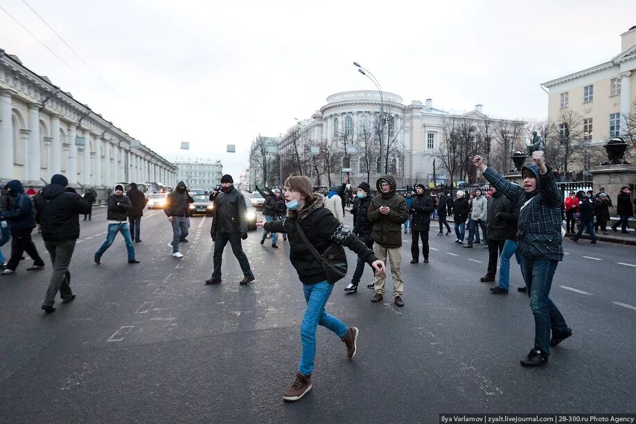 Беспорядки на Манежной площади 2010. Митинг на Манежной площади 2010. Манежная площадь Свиридов. 2010 - Массовые беспорядки в Москве на Манежной площади..