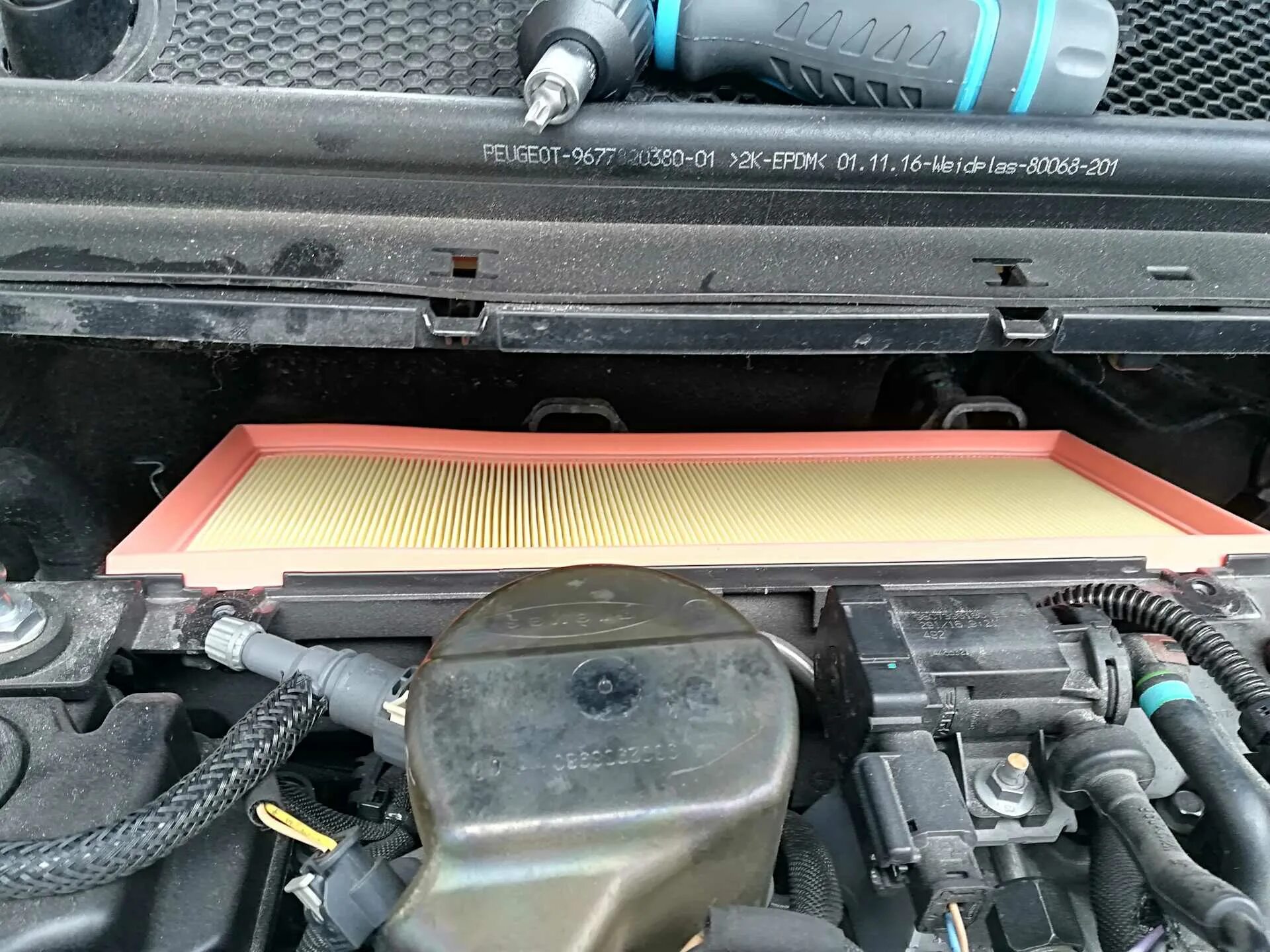 6 120. Воздушный фильтр пежо 107. Замена воздушного фильтра 308. Замена воздушного фильтра 308. Воздушный фильтр пежо 308.