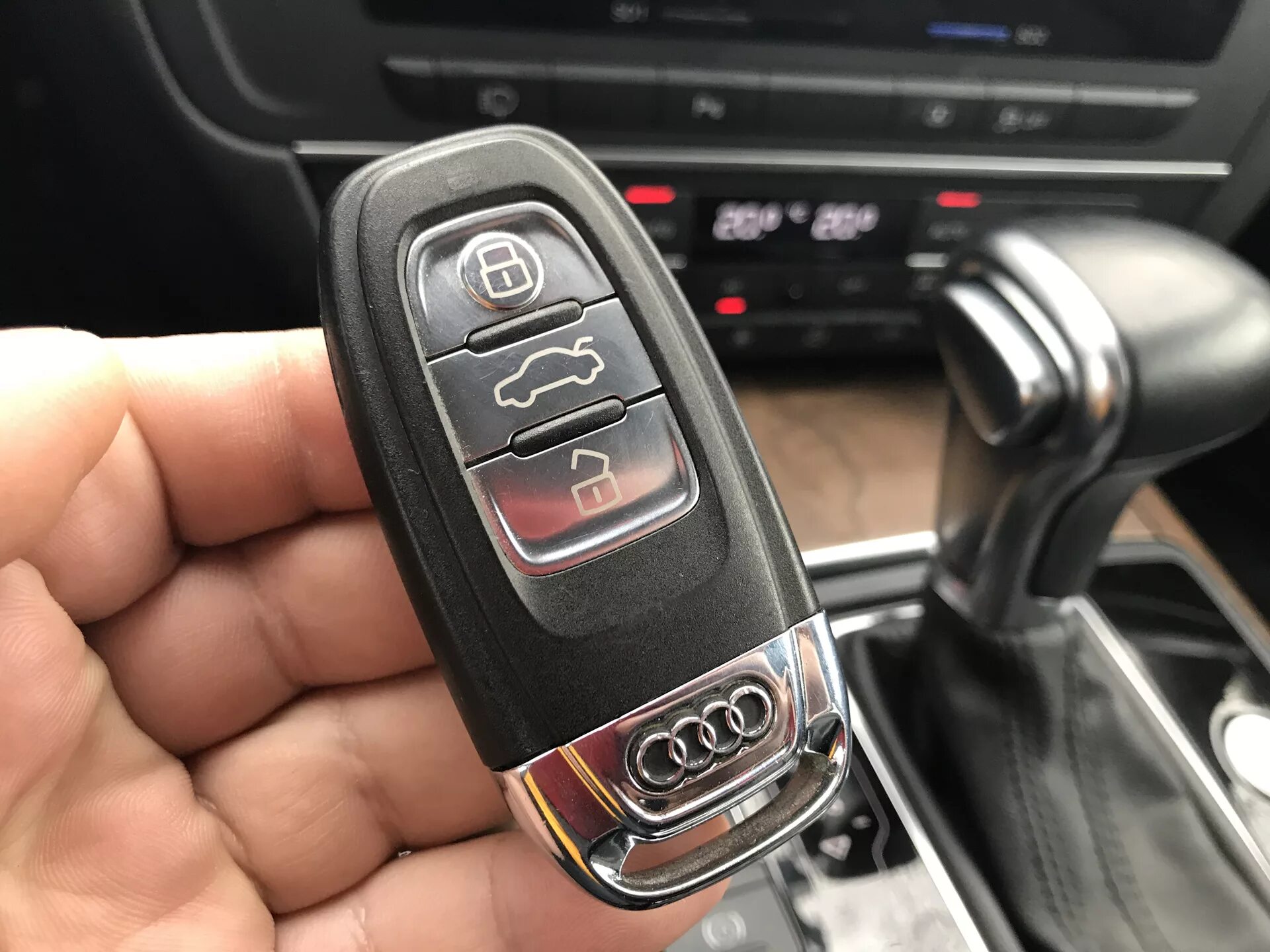 Ключи а6 с5. Audi a6 c8 ключ. Ключ Ауди а6 c6. Ауди а6 ключ механический. Ключ от Ауди а6 2021.