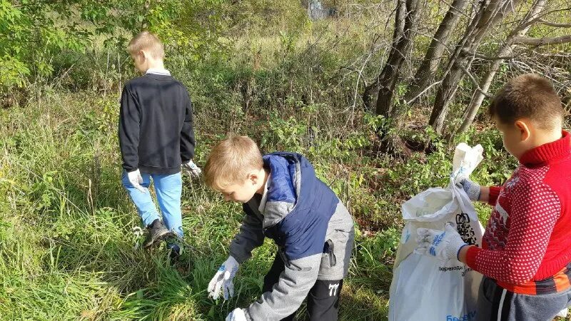 Ребенок со сверстниками. Советское детство в живописи. Веселые дети. Детство в деревне. Местными ребятишками.