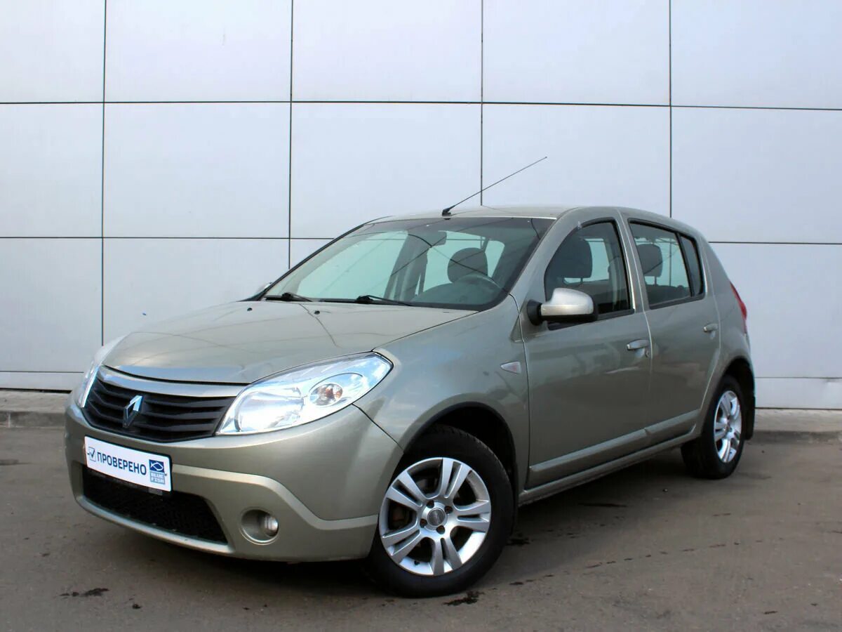 Купить б/у Renault Sandero I 1.6 AT (103 л.с.) бензин автомат в Санкт-Петербурге