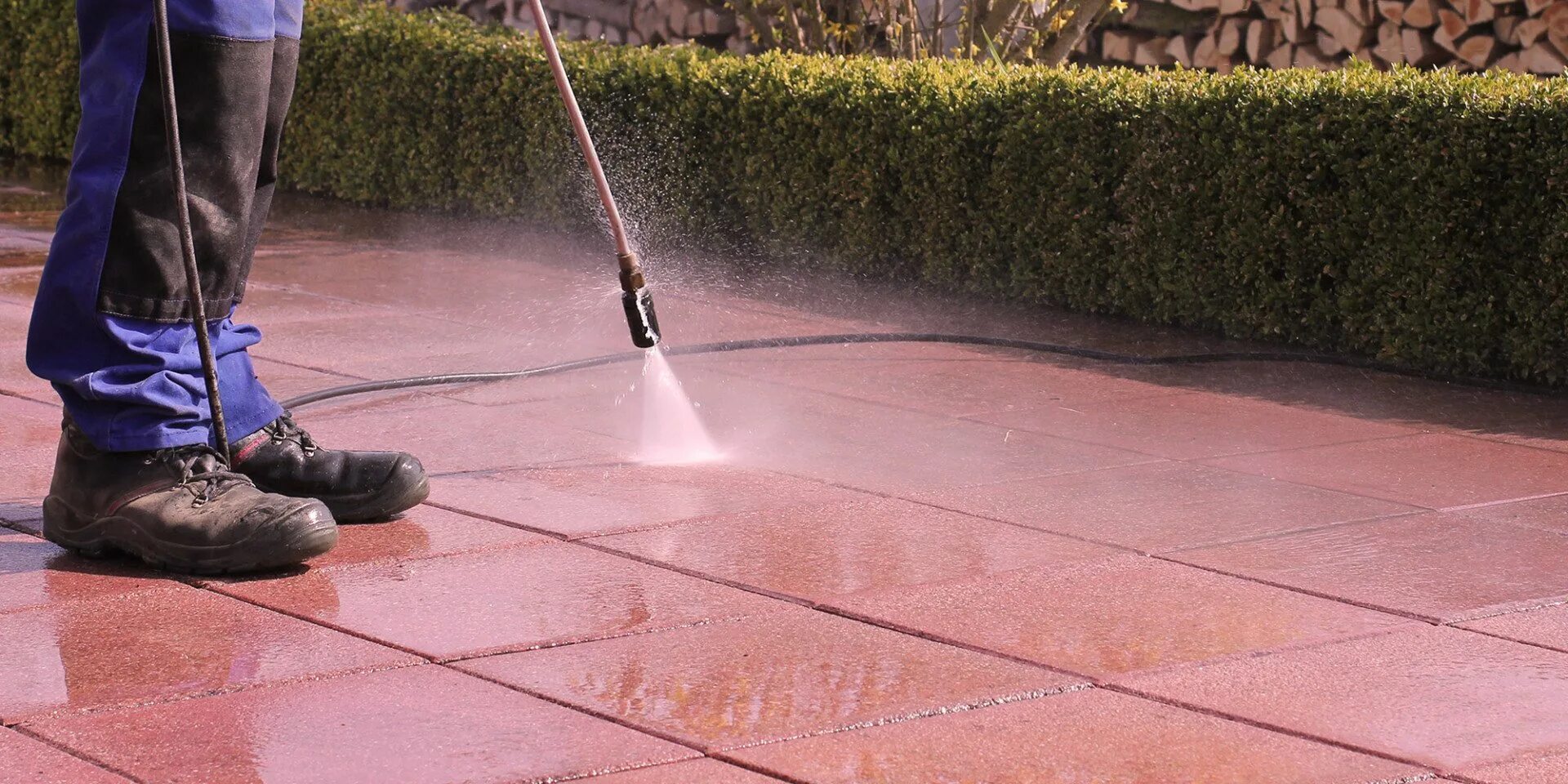 Чем отмыть тротуарную. Средство для очистки тротуарной плитки. Jet washing Patio. Средства очистки тротуарной плитки от зеленого налета. Очистка тротуаров.