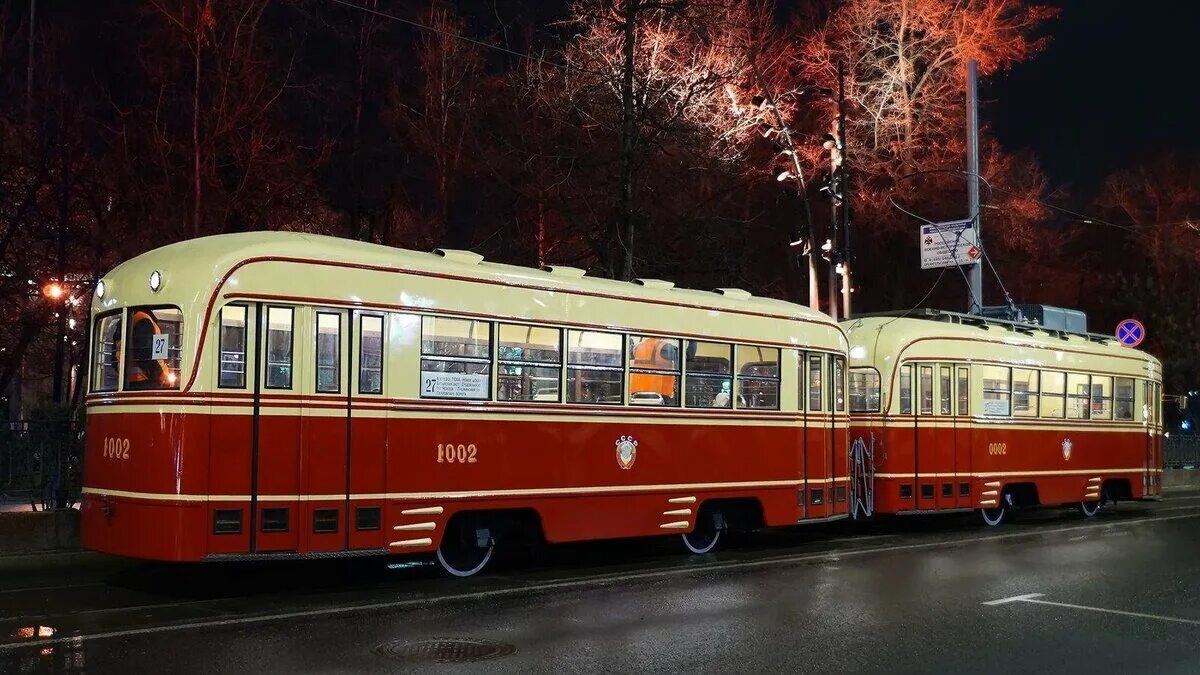 Старый трамвай. Ретро трамвай. Ретро трамвай Москва. Трамвай в ретро стиле.