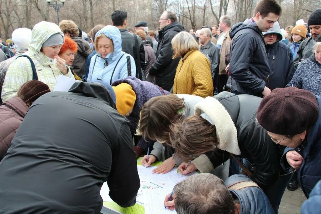 Жители Перово. Житель района Новогиреево. Субботник в афганском сквере Перово. Жители Крылатского против стройки. Инициативная группа граждан выступила против строительства