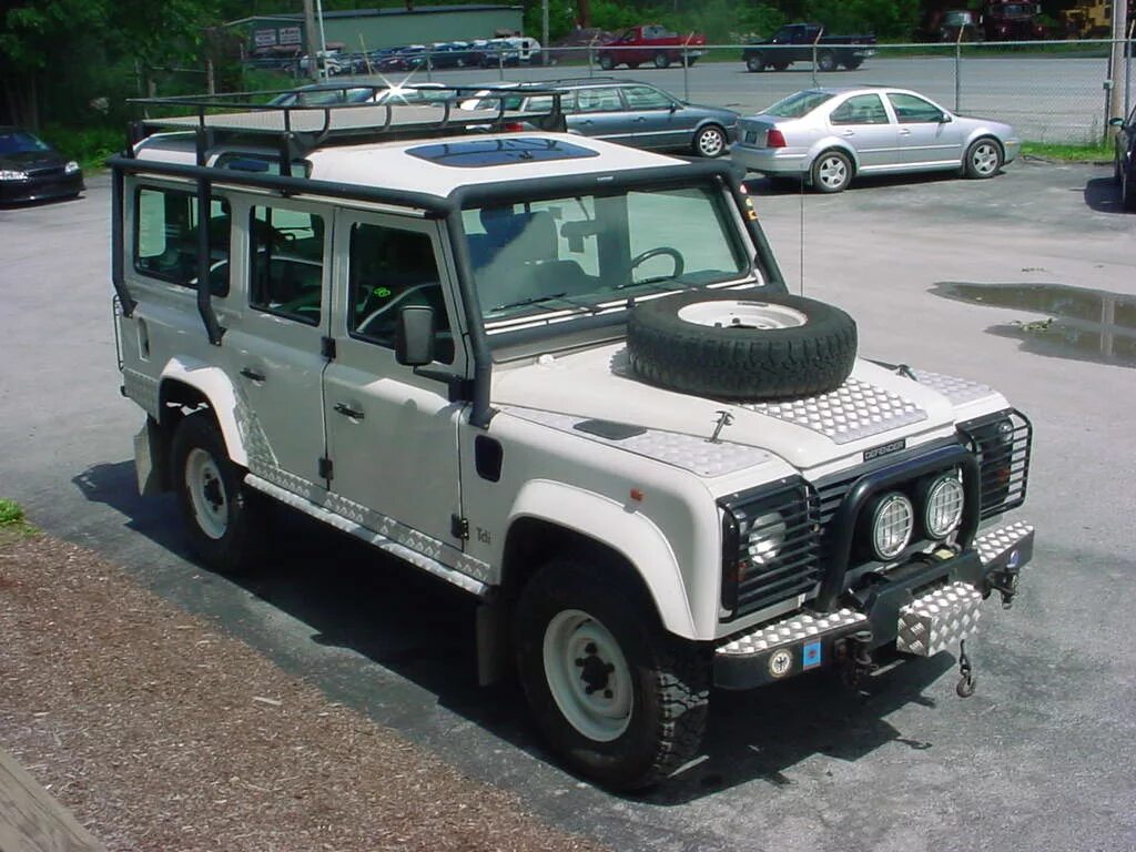 Defender 170. Ленд Ровер Дефендер 110. Ленд Ровер Дефендер 1993. Ленд Ровер Дефендер 110 старый. Колеса Land Rover Defender 110.