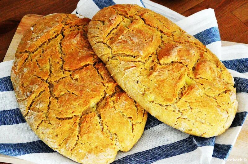 Рецепт картошки с хлебом. Картофельный хлеб. Хлеб из картошки. Польский картофельный хлеб. Австрийский хлеб.