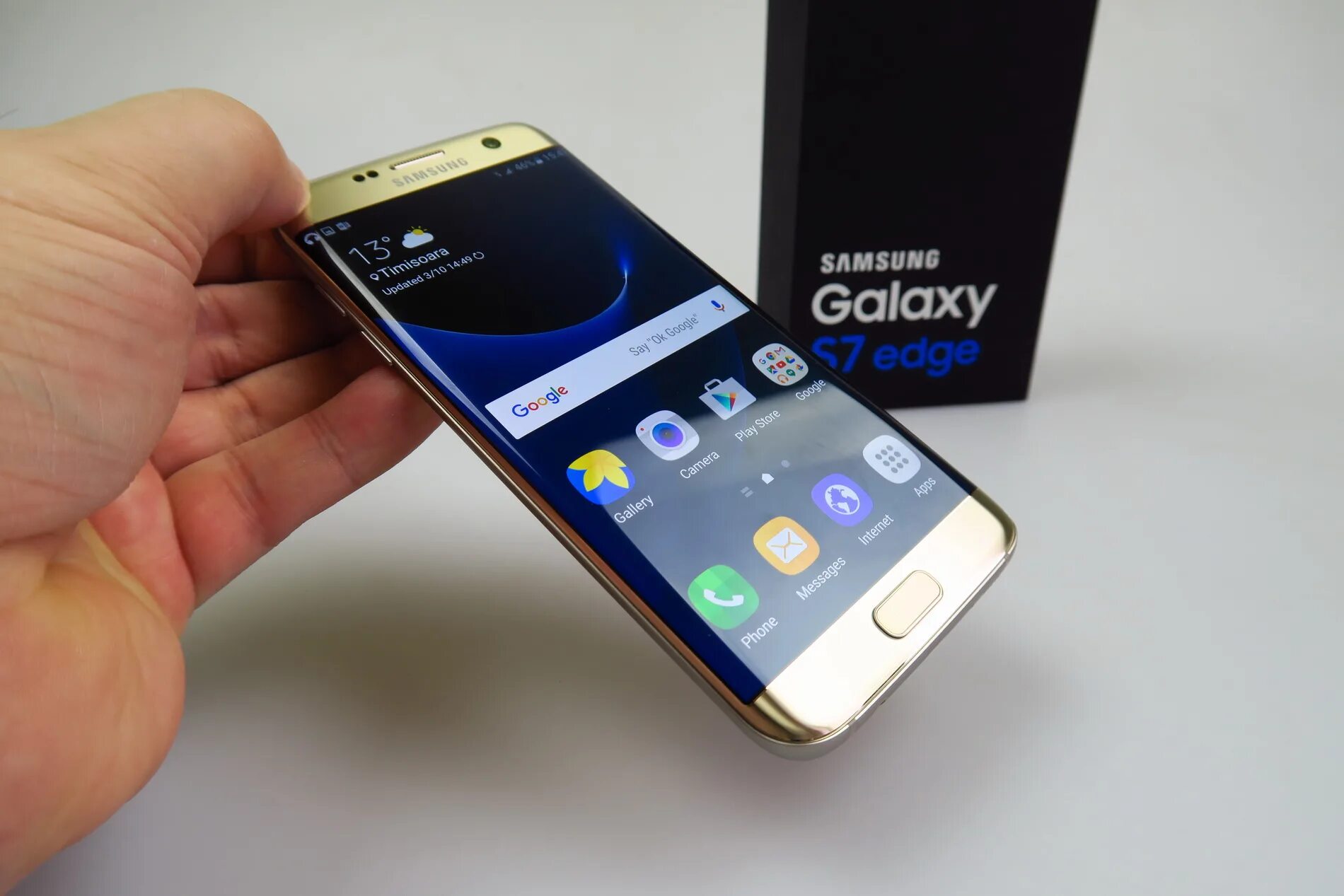 Galaxy s7 Edge. Самсунг галакси s7 Edge. Samsung s7 Edge Gold. Samsung Galaxy s7 Edge золотой.