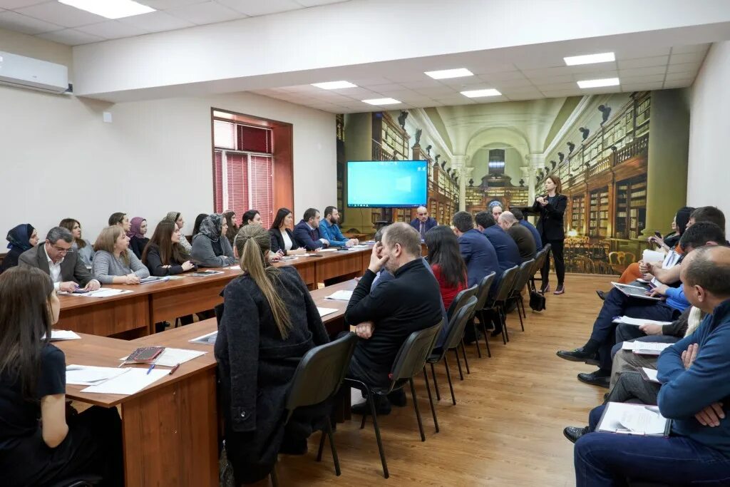 Квалификация госслужащих. Переподготовка кадров. Переподготовка персонала это. Курсы повышения квалификации фото. Престиж государственной службы.