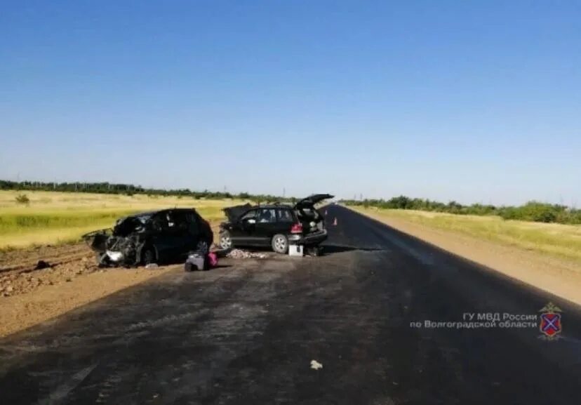 Волгоград сальск на машине. Трасса Волгоград Сальск. Авария Старая Полтавка Волгоградская область. ДТП В Светлоярском районе Волгоградской области. Авария под Волгоградом на трассе Сальск три машины воскресенье.