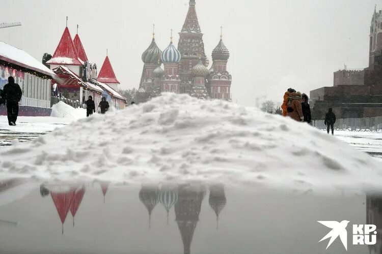 Снегопад на красной площади. Москва в декабре. Москва зимой. Когда закончится зима 2024 году в москве. Снег в москве.