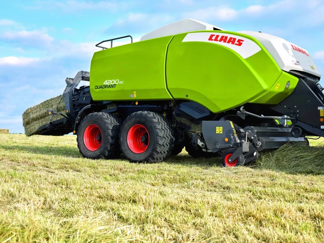 Подборщик claas. Пресс-подборщик Quadrant 4200. Пресс-подборщики компании CLAAS Quadrant.. Пресс подборщик Клаас Квадрант 4200. Тюковый пресс-подборщик Quadrant 4200 Evolution.