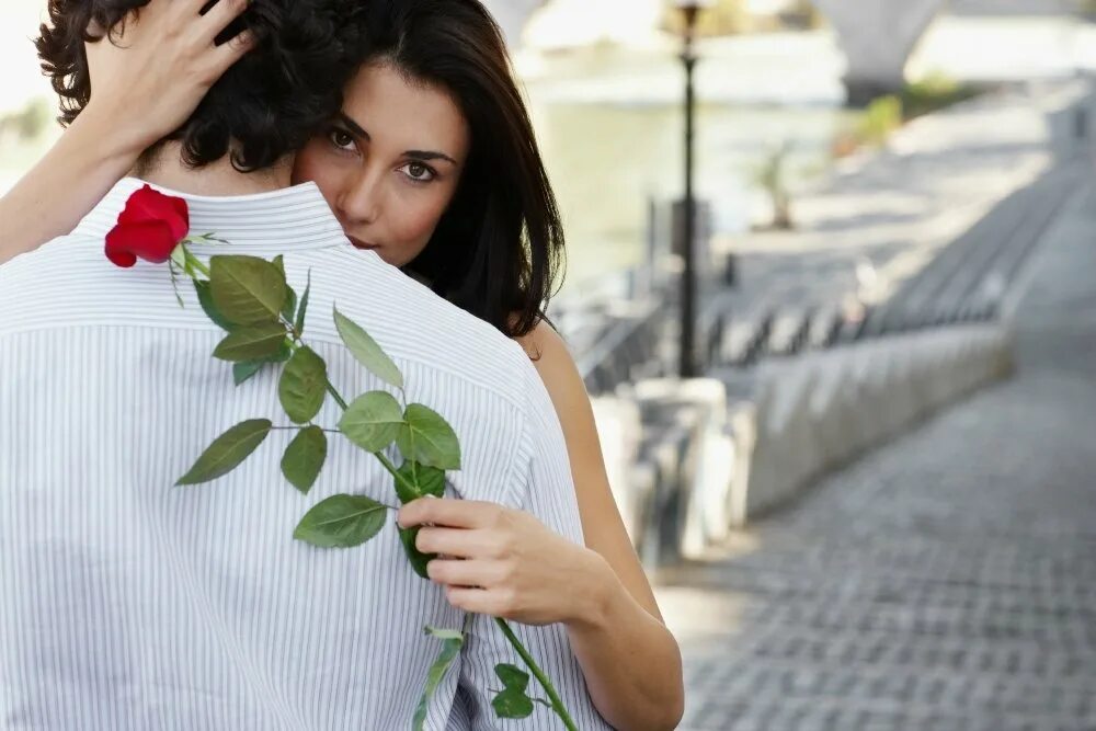 встреча солдата с армии. девушка ждет солдата. девушка солдат. девушка на пристани. девушка солдат.