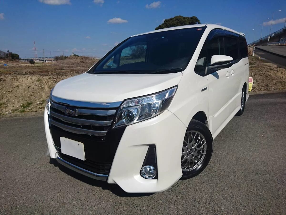 Noah гибрид. Тойота Ноах гибрид. Тойота Ноах гибрид 2016. Toyota Noah 2023. Toyota Noah Hybrid si w/b 2.