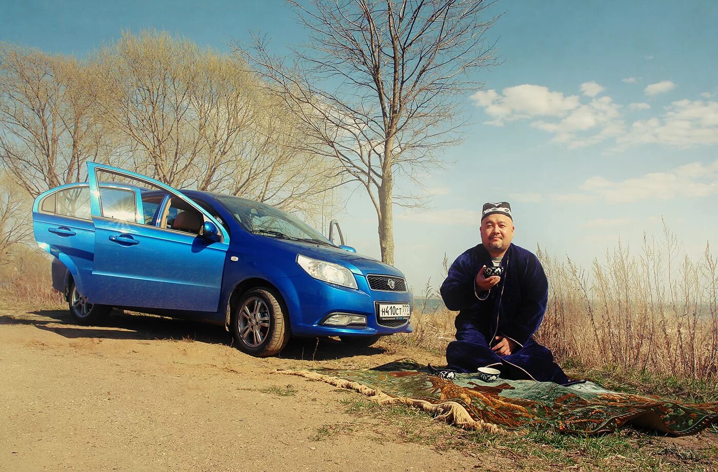 Uzbek avto. Узбек машина. Машины в Узбекистане. Узбек возле машины. Уебский афтомобиль.