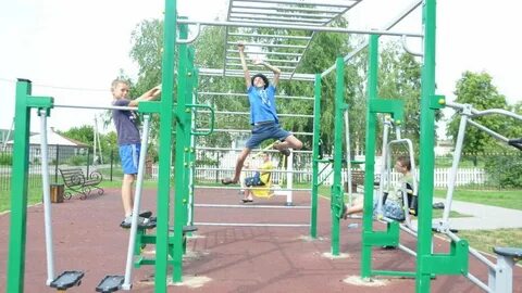 Открыли спортивную площадку