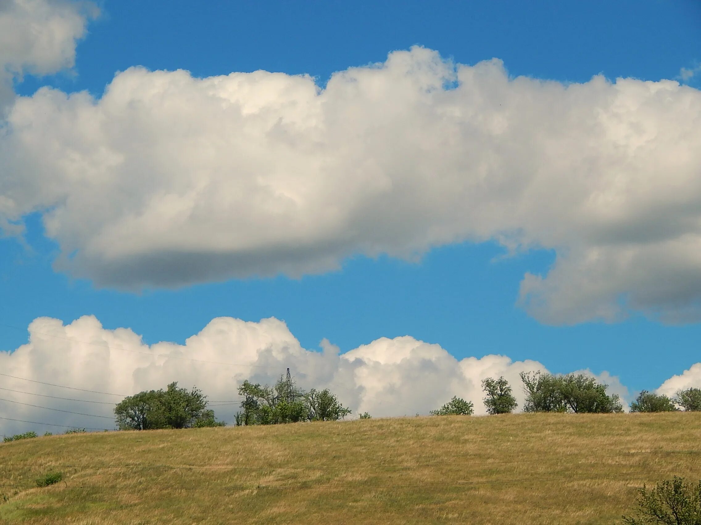 Тучи в дали. Легкая облачность поля. Тучи в дали. Гроза в поле. Тучи в дали.