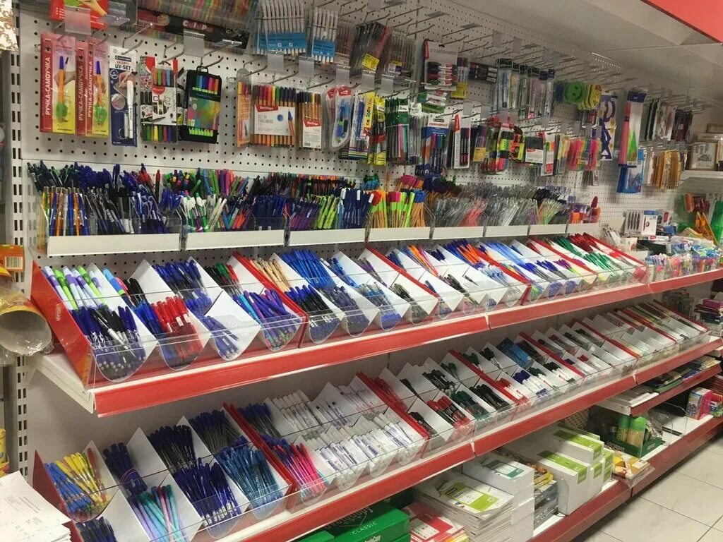 солнечный канцтовары. канцелярская крыса уссурийск магазин. солнечный канцтовары. канцелярский магазин. выкладка товара в канцелярском магазине.