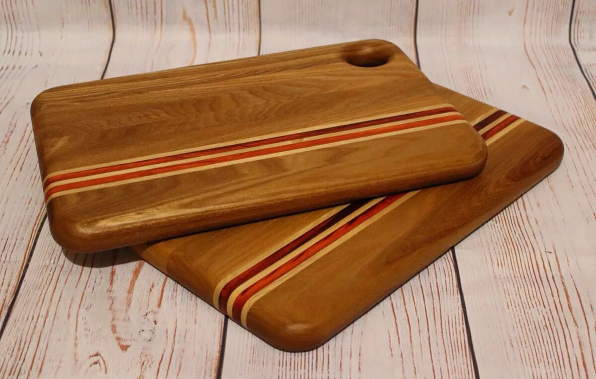 Доски с лепестками. Разделочные доски из ясеня. Доска разделочная деревянная ясень. Разделочная доска из ясеня. Разделочные доски из ясеня.