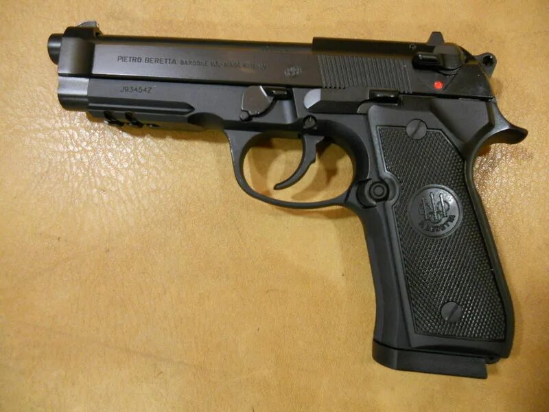 Beretta p92. Беретта п 92. Beretta 92 полицейский. Beretta 92 FS ТТХ. Lipakov92