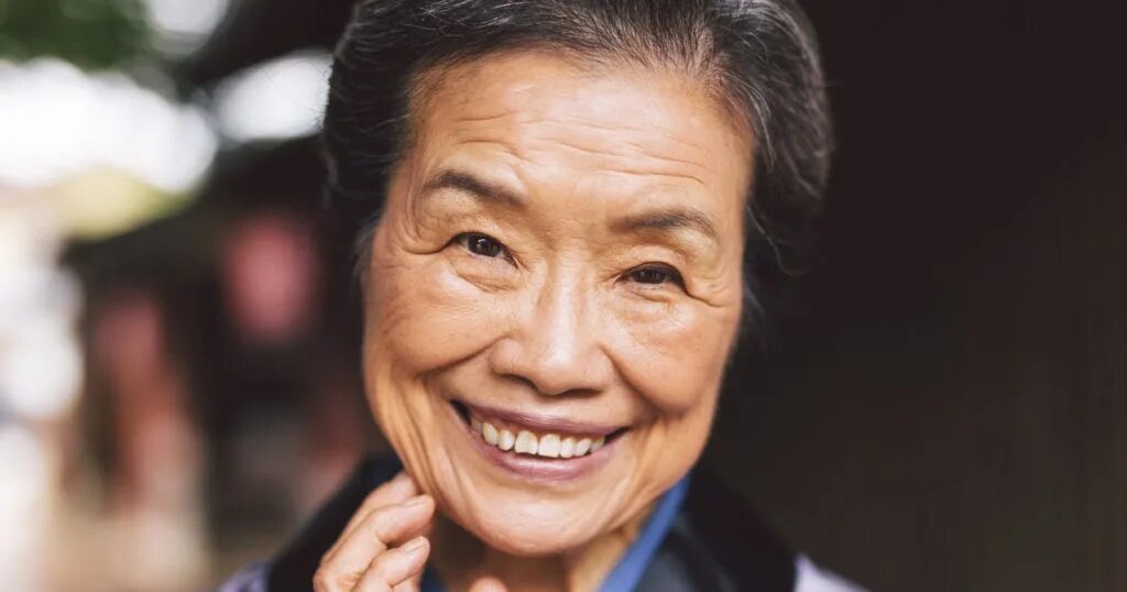 Пожилая китаянка. Японская бабушка. Японские пожилые женщины. Долгожители Японии. Японские пожилые мамы