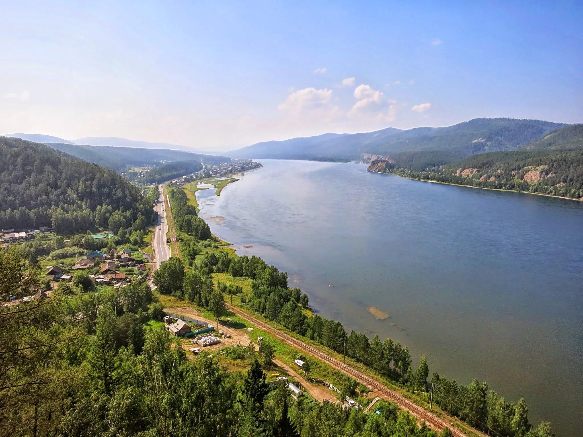 Siberia city. Реки России. Большие реки России. Ангара и Енисей слияние. Слияние ангары и Енисея фото.