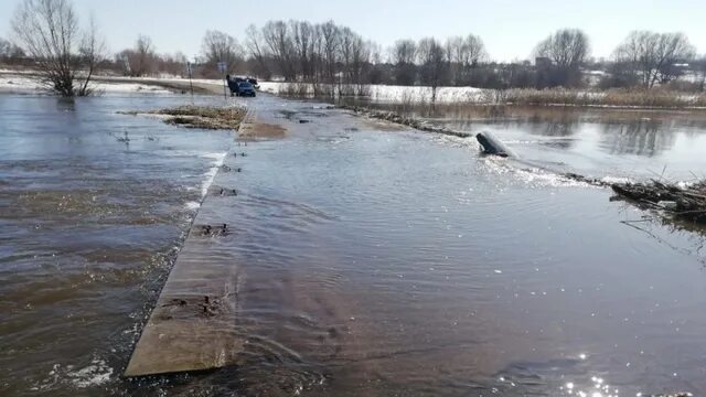 Половодье в нижегородской области в 2024 году. Фабрика 1 мая мост подтопление. Затоплен ли мост через реку пьяна с Яново Сергачский район видео.