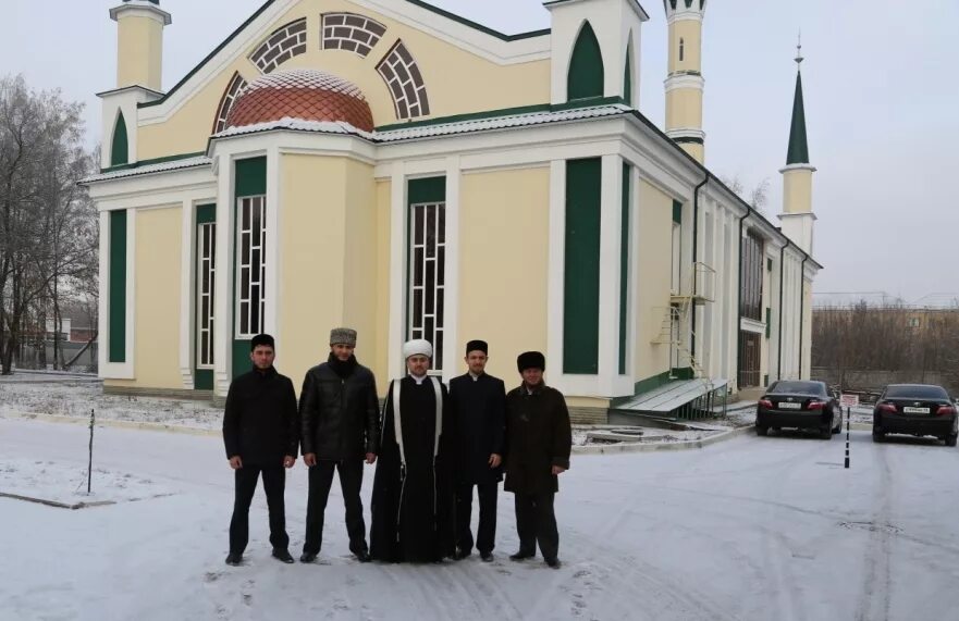 Тауба это. Центральная Соборная мечеть Саранск. Мечеть Ускудар Саранск. Мечеть Тауба Верхнеяркеево.