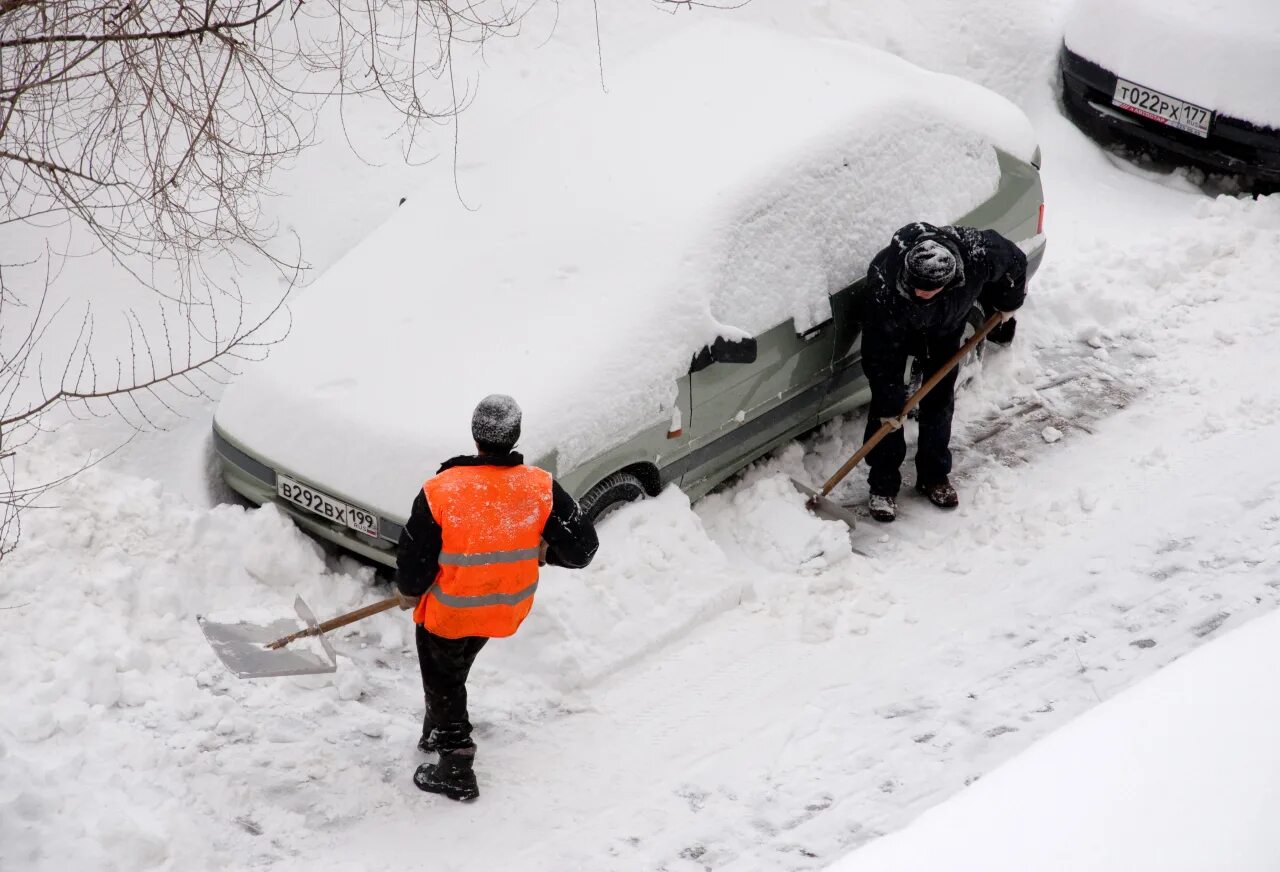 Выпало много снега в Москве. Рекордные снег в Москве. Сколько снега выпало в Москве. Выпал снежок и снегу навалило. Выпадут сугробы