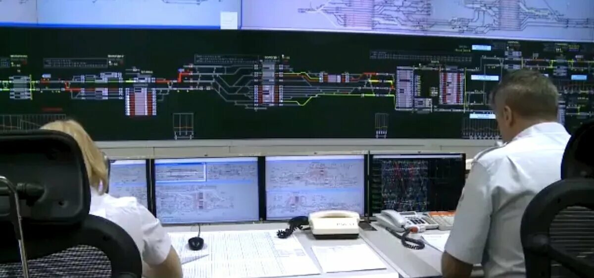 Системы управления движением поездов. Тренажер ДСП ДНЦ. Поездной диспетчер ДНЦ. Диспетчер ДЦУП поездной. Пульт диспетчера ДЦУП.