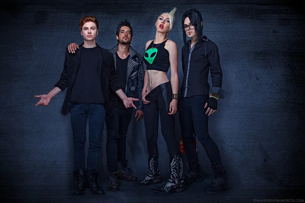 Can i broken. I broken. picture me broken. солистка picture me broken. picture me broken singer.