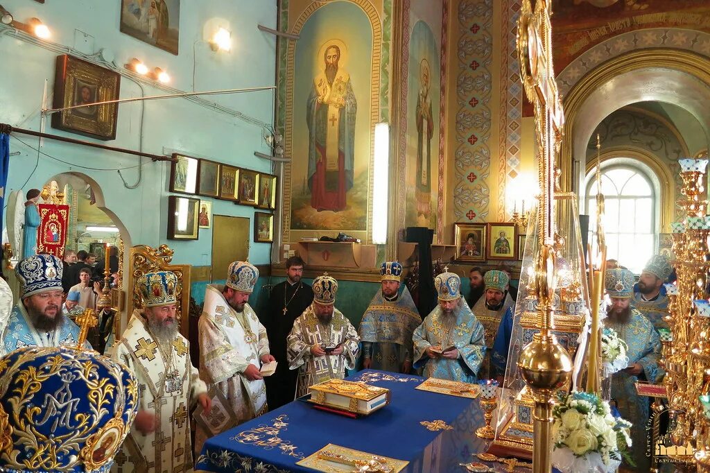 Расписание храма песчанской иконы божией матери. Песчанская Церковь Изюм. Храм Песчанской иконы в Измайлово. Храм Казанской Песчанской иконы. Храм иконы Божией матери Песчанская Луганская епархия.