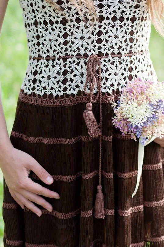 Платье крючок и ткань. Вязаные комбинированный платья. Вязание и ткань комбинирование. Туника комбинированная ткань и крючок.