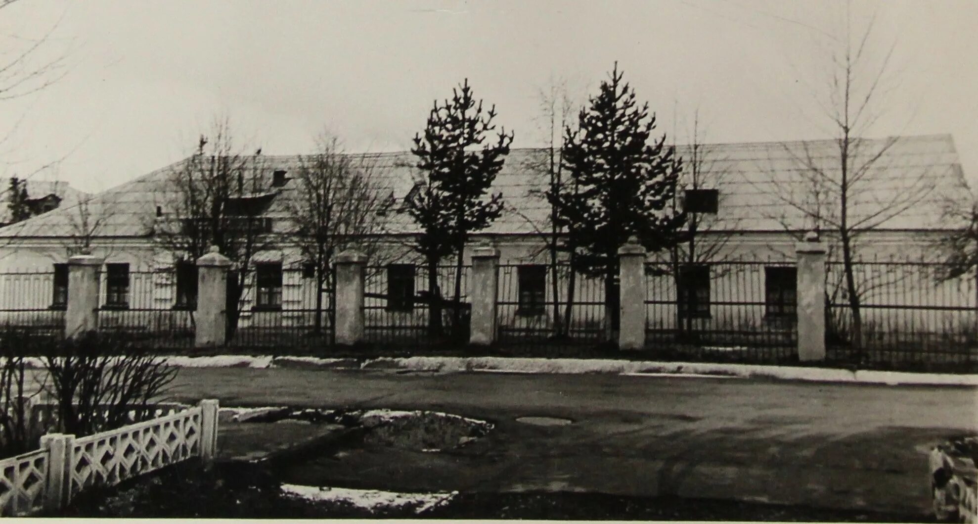 Шел 1938 год в городской роддом вечером. Потсдам родильный дом 1974г. Подосиновец старый роддом. Старый роддом в Железнодорожном. Родильное отделение 1929г.