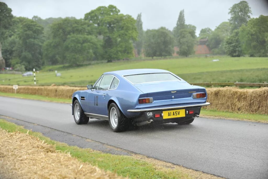 Aston martin v8 vantage. Aston Martin v8 Vantage 1977. Aston Martin v8. Aston Martin Vantage 1977. Aston Martin v8 1977.