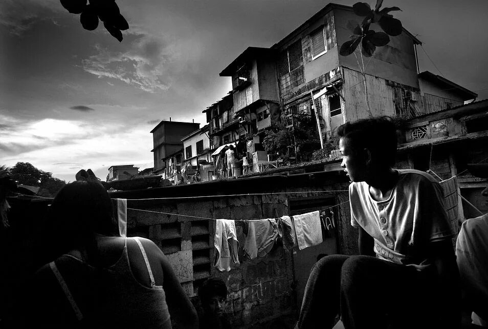 People living people dying. Manila North Cemetery. International poverty line. The poverty line.