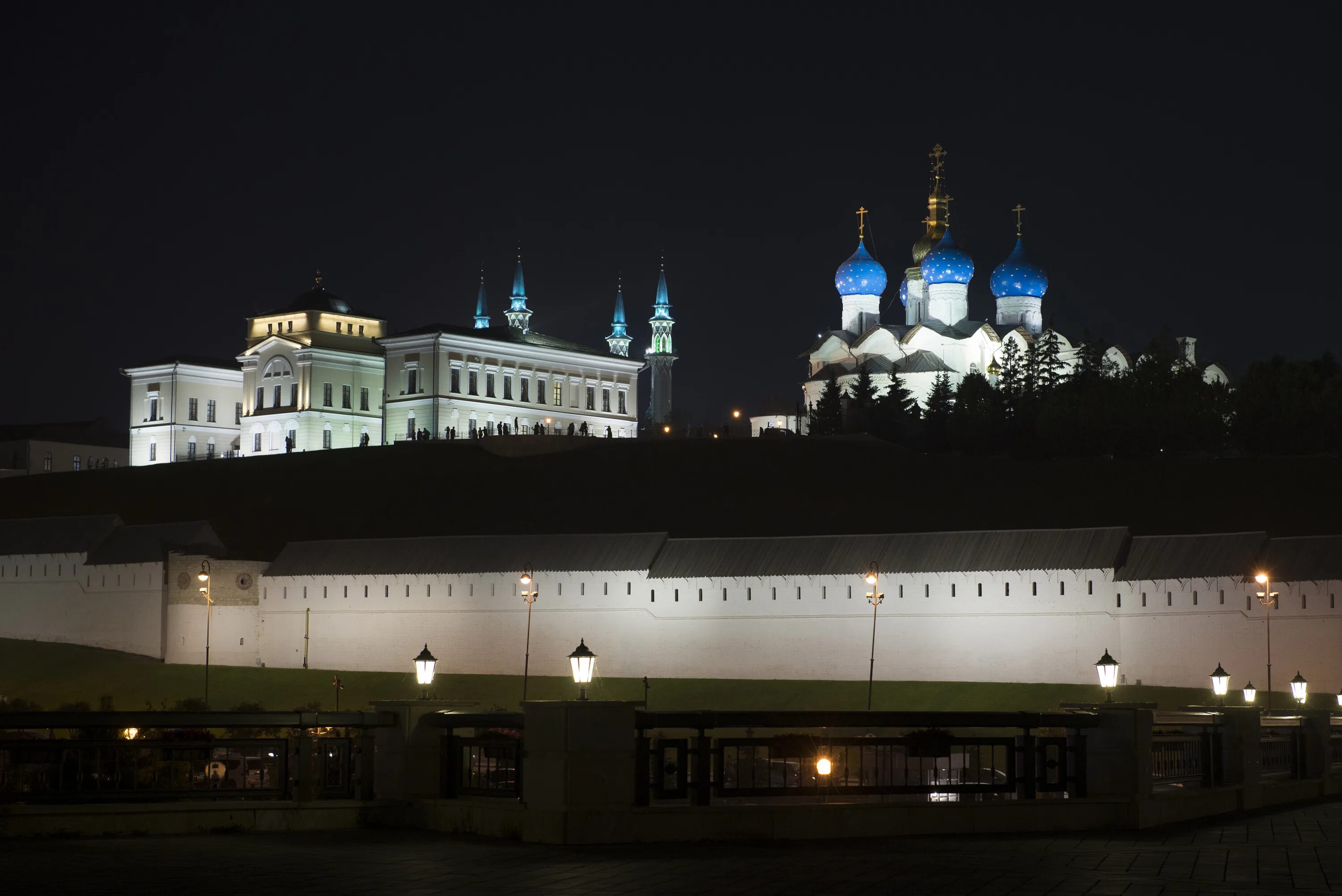 Казань путешествие на неделю. Панорама Кремля Казань. Белый Кремль Казань панорама. Представительский корпус Казанского Кремля. Жемчужина Татарстана тур.