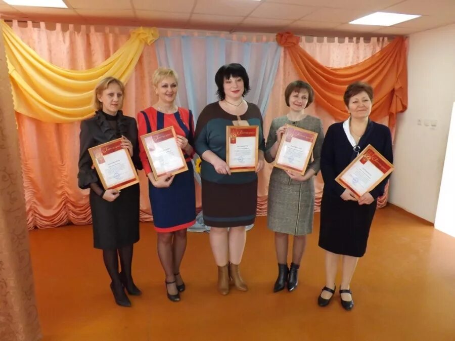 Кузнецовка ростовская область семикаракорский район. Сайт сош 3 семикаракорск. Школа искусств семикаракорск. Школа 1 семикаракорск учителя. Семикаракорск школы.