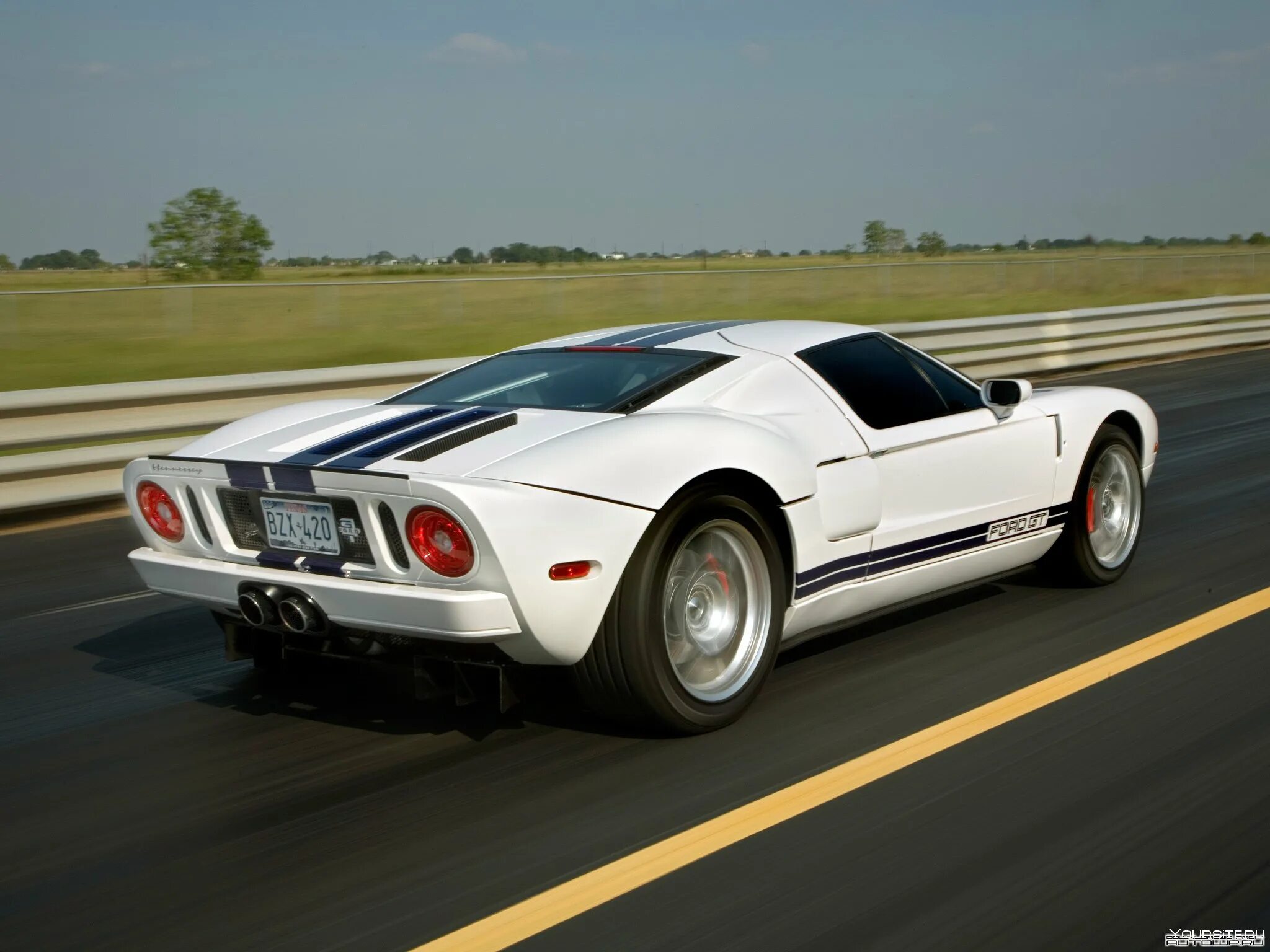 Старая быстрая машина. Ferrari f40 цвета. Ford gt hennessey. Шевроле шелби кобра. Форд gt40 1966.