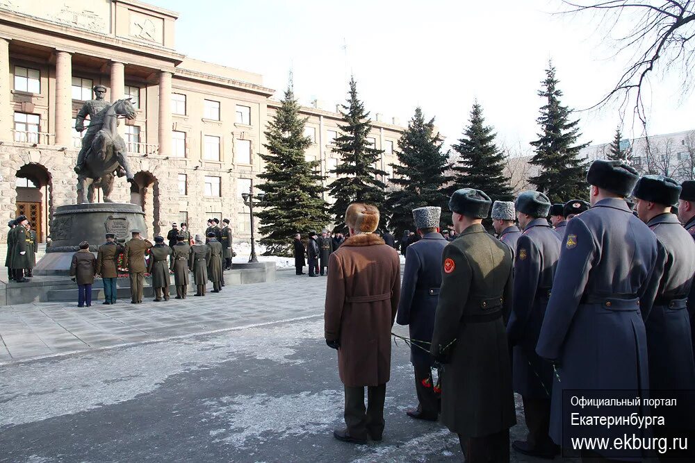 белоленточники замыкают кольцо пидарасы. ксения собчак на митинге. проспект сахарова, 14. 22 февраля 2012 года. путин на митинге 2012.