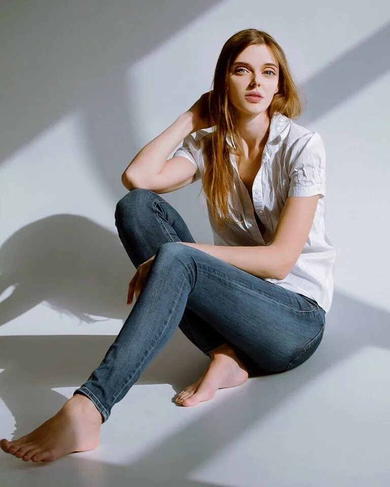 модели после работы. модели после работы. кастинг моделей. уставшая женщина. модели на подиуме.