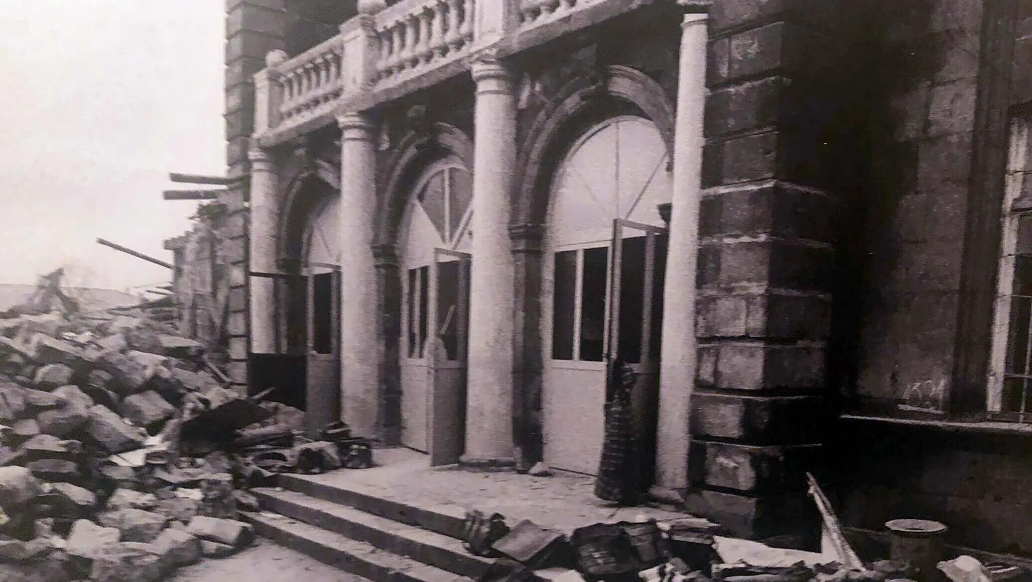 Землетрясение в гюмри. Гюмри землетрясение 1988. гюмри после землетрясения в 1988. землетрясение в гюмри 1988 год. гюмри армения землетрясение.