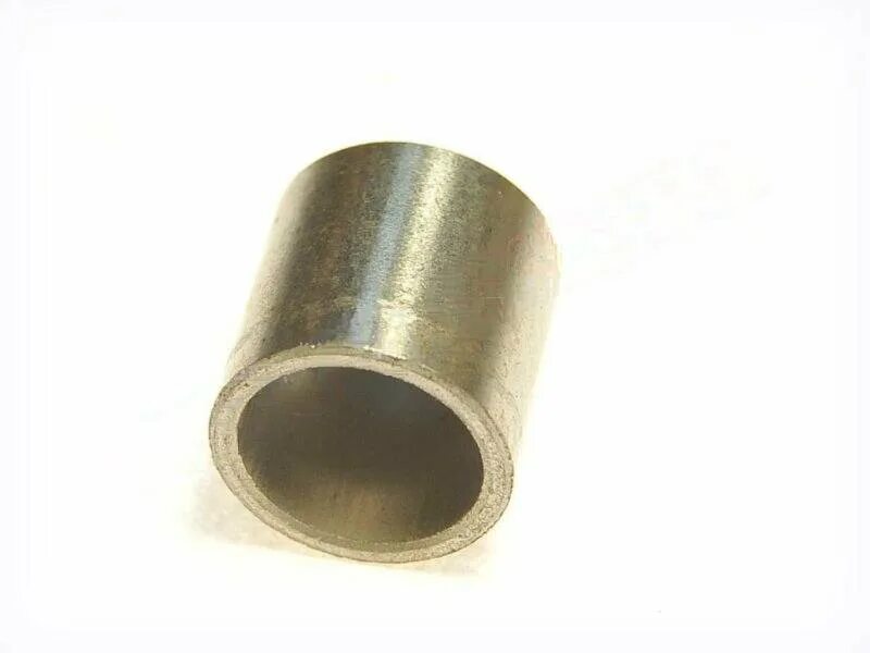 Втулка направляющая кпп 2108-2110. Направляющие кпп. Втулка шестерни 5 передачи 2110. Втулка установочная кпп 2108. Втулка направляющие коробки ваз 2101.