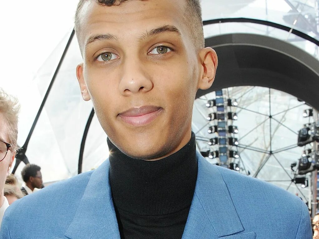 Папа уте стромай. Стромай папаутей. Стромэ Фомидабл. Стромае сейчас. Stromae 2022 прическа.